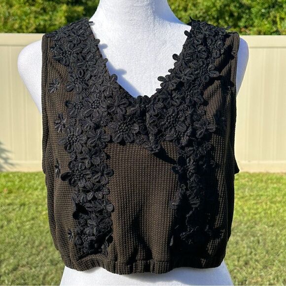 NWOT POL waffle textured floral chocolate brown & black crop top Sz L - Picture 2 of 6